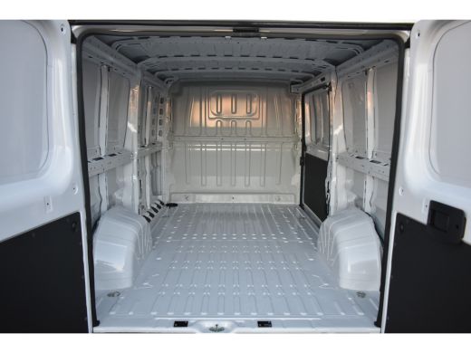 Opel Movano 2.2D L2H1 120pk 3.0t | Trekhaak | Achteruitrijcamera | Full-LED | Dodehoek-Detectie | Airco | Cru... ActivLease financial lease