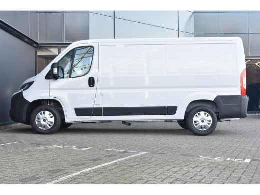 Opel Movano 2.2D L2H1 120pk 3.0t | Trekhaak | Achteruitrijcamera | Full-LED | Dodehoek-Detectie | Airco | Cru... ActivLease financial lease