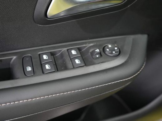 Peugeot 208 Peugeot Allure | 16" Lichtmetalen velgen 'ELBORN' | Climate Control | Dashboard en deurpanelen in... ActivLease financial lease