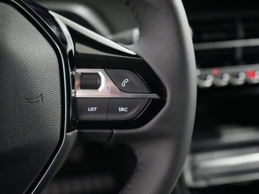 Peugeot 208 Peugeot Allure | 16" Lichtmetalen velgen 'ELBORN' | Climate Control | Dashboard en deurpanelen in... ActivLease financial lease