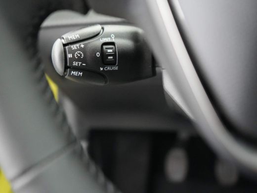 Peugeot 208 Peugeot Allure | 16" Lichtmetalen velgen 'ELBORN' | Climate Control | Dashboard en deurpanelen in... ActivLease financial lease