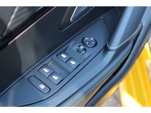 Peugeot 208 1.2 PureTech GT Pack | Navigatie | Camera | Panoramadak | Alcantara | Stoelverwarming | ActivLease financial lease