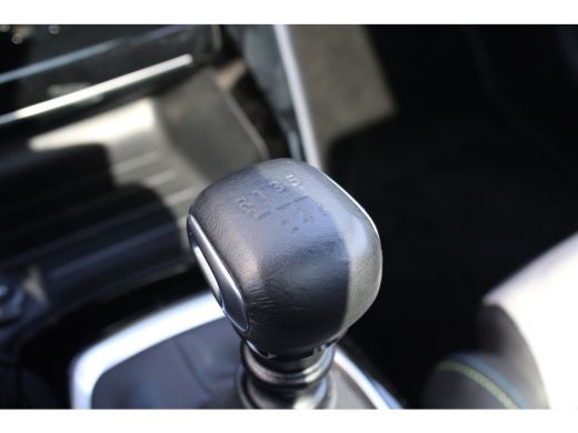 Peugeot 208 1.2 PureTech GT Pack | Navigatie | Camera | Panoramadak | Alcantara | Stoelverwarming | ActivLease financial lease