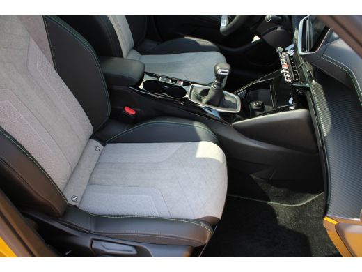 Peugeot 208 1.2 PureTech GT Pack | Navigatie | Camera | Panoramadak | Alcantara | Stoelverwarming | ActivLease financial lease