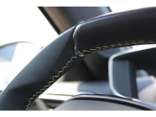 Peugeot 208 1.2 PureTech GT Pack | Navigatie | Camera | Panoramadak | Alcantara | Stoelverwarming | ActivLease financial lease
