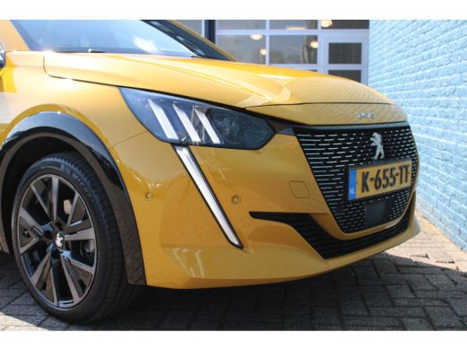 Peugeot 208 1.2 PureTech GT Pack | Navigatie | Camera | Panoramadak | Alcantara | Stoelverwarming | ActivLease financial lease