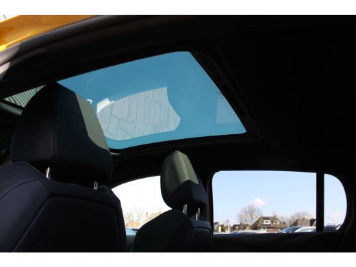 Peugeot 208 1.2 PureTech GT Pack | Navigatie | Camera | Panoramadak | Alcantara | Stoelverwarming | ActivLease financial lease