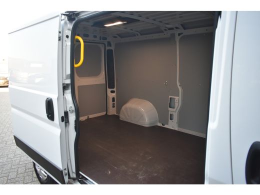 Peugeot Boxer Peugeot 2.2D L2H1 120pk 3.0t | Betimmering | Trekhaak | Achteruitrijcamera | Full-LED | Dodehoek-... ActivLease financial lease