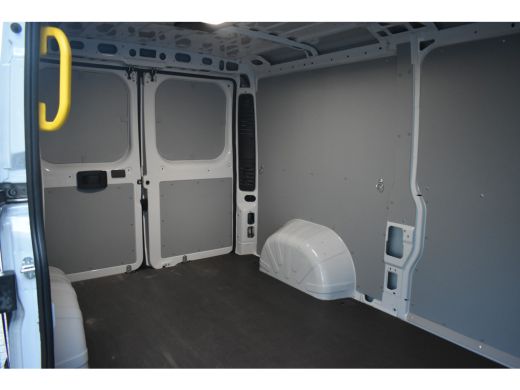Peugeot Boxer Peugeot 2.2D L2H1 120pk 3.0t | Betimmering | Trekhaak | Achteruitrijcamera | Full-LED | Dodehoek-... ActivLease financial lease