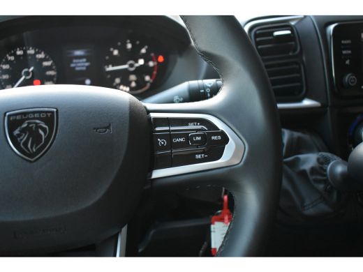 Peugeot Boxer Peugeot 2.2D L2H1 120pk 3.0t | Betimmering | Trekhaak | Achteruitrijcamera | Full-LED | Dodehoek-... ActivLease financial lease