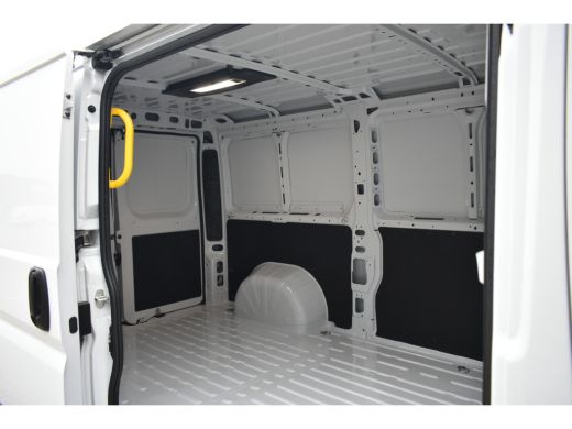 Peugeot Boxer Peugeot 2.2D L2H1 120pk 3.0t | Trekhaak | Achteruitrijcamera | Full-LED | Dodehoek-Detectie | Air... ActivLease financial lease