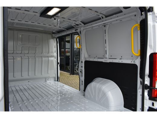 Peugeot Boxer Peugeot 2.2D L2H1 120pk 3.0t | Trekhaak | Achteruitrijcamera | Full-LED | Dodehoek-Detectie | Air... ActivLease financial lease