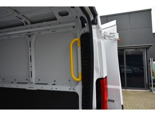 Peugeot Boxer Peugeot 2.2D L2H1 120pk 3.0t | Trekhaak | Achteruitrijcamera | Full-LED | Dodehoek-Detectie | Air... ActivLease financial lease
