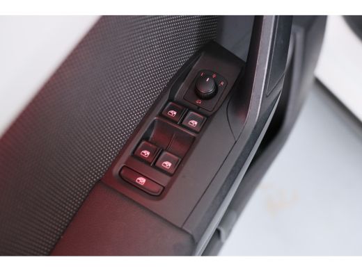 Seat Arona 1.0 TSI Xcellence Launch Edition | Trekhaak | Camera | Climate Control | Cruise Control | Parkeer... ActivLease financial lease