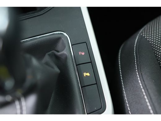 Seat Arona 1.0 TSI Xcellence Launch Edition | Trekhaak | Camera | Climate Control | Cruise Control | Parkeer... ActivLease financial lease