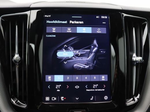 Volvo  XC60 2.0 T6 Plug-in hybrid AWD Plus Black Edition 350PK Panoramadak, trekhaak, alarm, leder, elektrisc... ActivLease financial lease