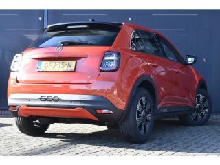 Fiat 600E Urban 54 kWh DEMO-DEAL! | Draadloos Apple Carplay & Android Auto | Parkeersensoren | Cruise Contr...