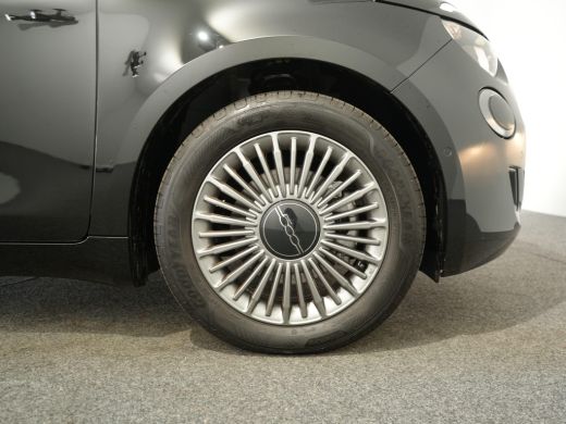 Fiat 500 42 kWh | Achteruitrijcamera | Airco (automatisch) | Apple Carplay/Android Auto|telefoonintegratie... ActivLease financial lease