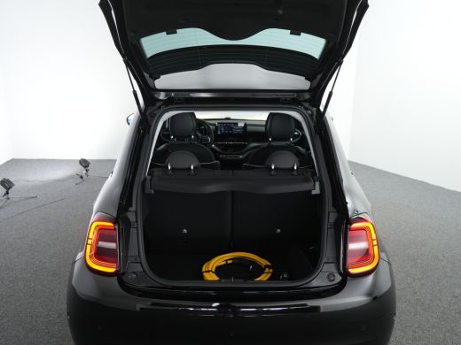 Fiat 500 42 kWh | Achteruitrijcamera | Airco (automatisch) | Apple Carplay/Android Auto|telefoonintegratie... ActivLease financial lease
