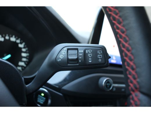 Ford Focus Wagon 1.0EB ST-LINE | NL-AUTO! | WINTERPACK | FULL LED | 18'' LMV | NAVI | CLIMA | CRUISE | DEALE... ActivLease financial lease