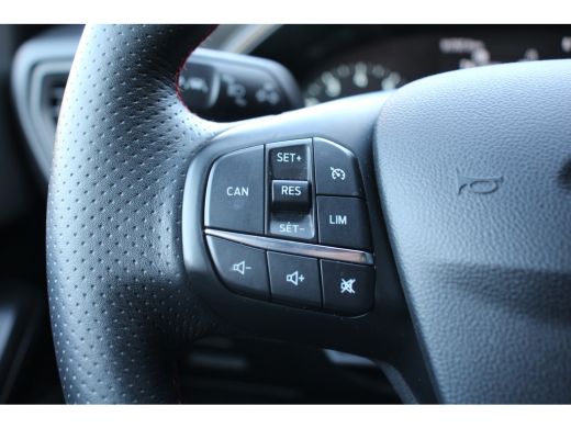 Ford Focus Wagon 1.0EB ST-LINE | NL-AUTO! | WINTERPACK | FULL LED | 18'' LMV | NAVI | CLIMA | CRUISE | DEALE... ActivLease financial lease