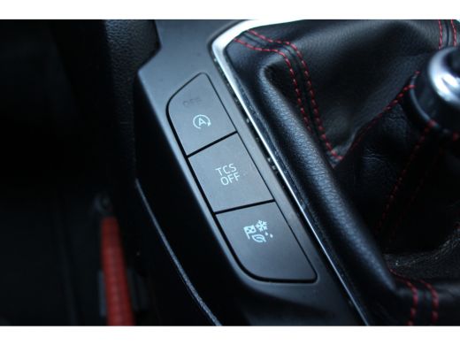 Ford Focus Wagon 1.0EB ST-LINE | NL-AUTO! | WINTERPACK | FULL LED | 18'' LMV | NAVI | CLIMA | CRUISE | DEALE... ActivLease financial lease