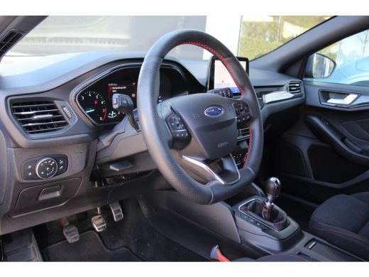 Ford Focus Wagon 1.0EB ST-LINE | NL-AUTO! | WINTERPACK | FULL LED | 18'' LMV | NAVI | CLIMA | CRUISE | DEALE... ActivLease financial lease