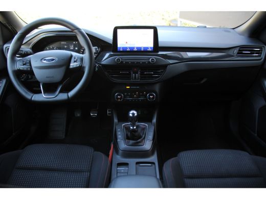 Ford Focus Wagon 1.0EB ST-LINE | NL-AUTO! | WINTERPACK | FULL LED | 18'' LMV | NAVI | CLIMA | CRUISE | DEALE... ActivLease financial lease