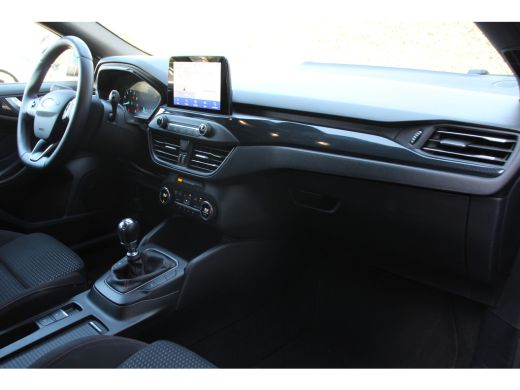 Ford Focus Wagon 1.0EB ST-LINE | NL-AUTO! | WINTERPACK | FULL LED | 18'' LMV | NAVI | CLIMA | CRUISE | DEALE... ActivLease financial lease