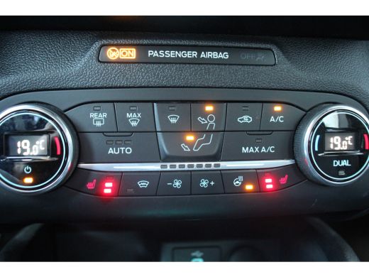 Ford Focus Wagon 1.0EB ST-LINE | NL-AUTO! | WINTERPACK | FULL LED | 18'' LMV | NAVI | CLIMA | CRUISE | DEALE... ActivLease financial lease