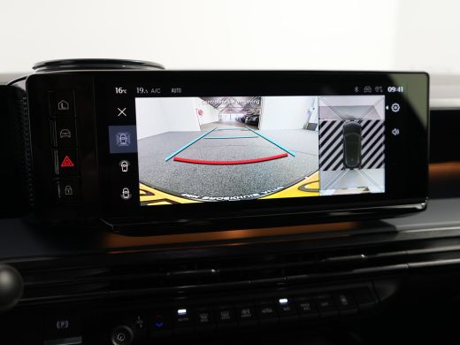 Lancia Ypsilon Lancia Edizione Cassina Limitata 51 kWh | 11 kW lader | Apple Carplay/Android Auto | Bestuurderss... ActivLease financial lease