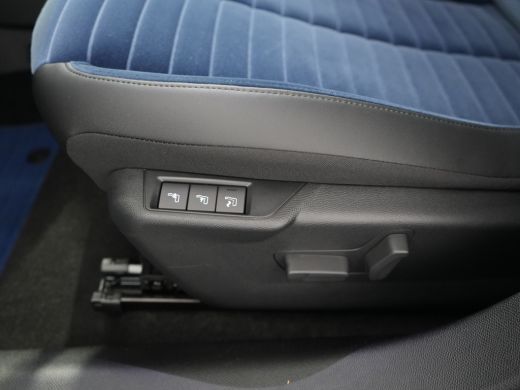 Lancia Ypsilon Lancia Edizione Cassina Limitata 51 kWh | 11 kW lader | Apple Carplay/Android Auto | Bestuurderss... ActivLease financial lease