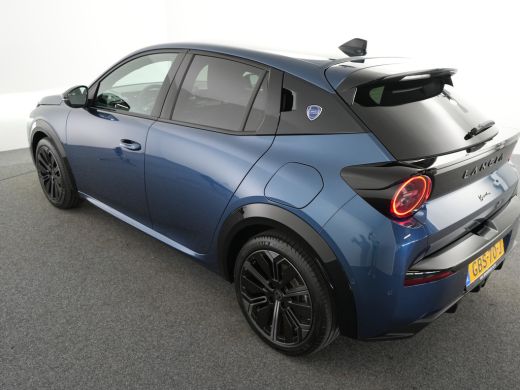 Lancia Ypsilon Lancia Edizione Cassina Limitata 51 kWh | 11 kW lader | Apple Carplay/Android Auto | Bestuurderss... ActivLease financial lease