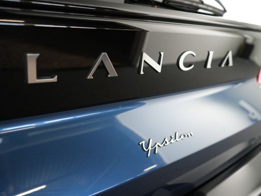 Lancia Ypsilon Lancia Edizione Cassina Limitata 51 kWh | 11 kW lader | Apple Carplay/Android Auto | Bestuurderss... ActivLease financial lease