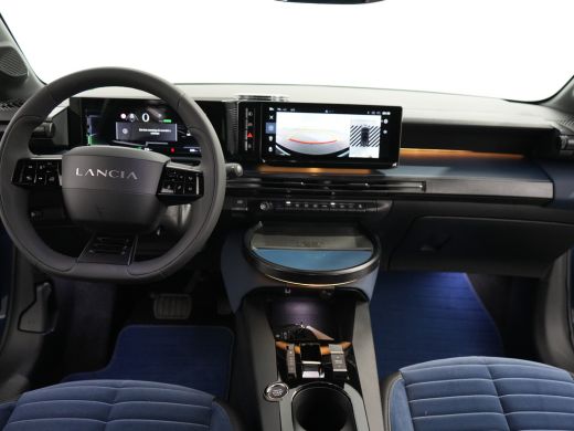 Lancia Ypsilon Lancia Edizione Cassina Limitata 51 kWh | 11 kW lader | Apple Carplay/Android Auto | Bestuurderss... ActivLease financial lease
