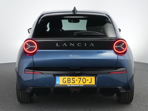 Lancia Ypsilon Lancia Edizione Cassina Limitata 51 kWh | 11 kW lader | Apple Carplay/Android Auto | Bestuurderss... ActivLease financial lease
