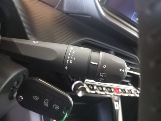 Peugeot 208 1.2 PureTech 75 5MT Style | Dashboard en deurpanelen in kunststof met carboneffect | Elektrisch v... ActivLease financial lease