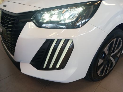 Peugeot 208 1.2 PureTech 75 5MT Style | Dashboard en deurpanelen in kunststof met carboneffect | Elektrisch v... ActivLease financial lease