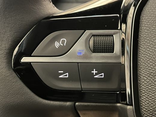 Peugeot 208 Style | Dashboard en deurpanelen in kunststof met carboneffect | Ecoled koplampen | Elektrisch ve... ActivLease financial lease