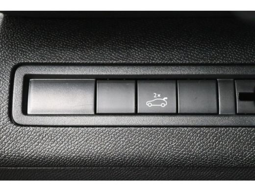 Peugeot 3008 Peugeot 1.2 PureTech Blue Lease Premium | Achteruitrijcamera | Elektrisch bedienbare achterklep m... ActivLease financial lease