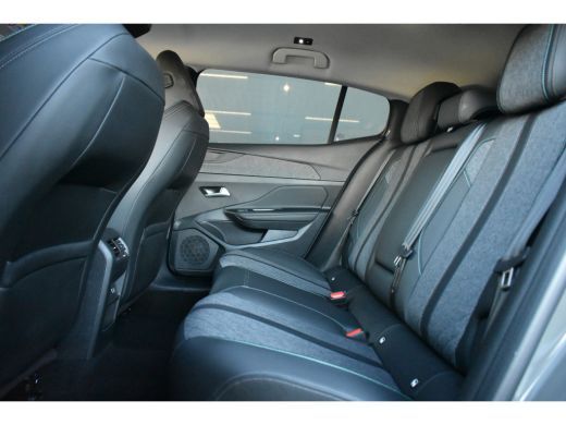 Peugeot 408 Peugeot 1.2 PureTech Allure Pack 130pk | Automaat | Navigatie | Stoelverwarming | Voorruitverwarm... ActivLease financial lease