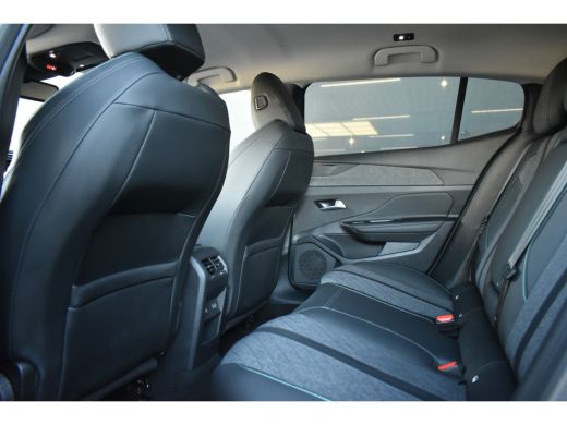 Peugeot 408 Peugeot 1.2 PureTech Allure Pack 130pk | Automaat | Navigatie | Stoelverwarming | Voorruitverwarm... ActivLease financial lease