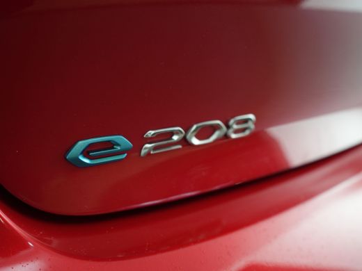 Peugeot e-208 Peugeot EV Active Pack 50 kWh | Airco (automatisch) | Apple Carplay/Android Auto|telefoonintegrat... ActivLease financial lease
