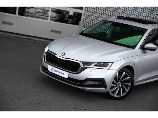 Skoda Octavia Combi 1.4 TSI iV PHEV 204 pk Business Edition Plus | Panoramadak | Camera | HUD | Carplay ActivLease financial lease