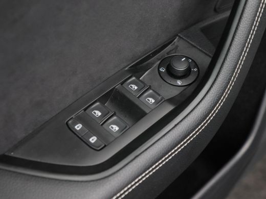 Skoda Superb Combi 1.4 TSI 218 Pk Automaat iV Sportline Business | Full LED | Panoramadak | Trekhaak | 19 Inch... ActivLease financial lease