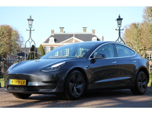 Tesla Model 3 RWD PLUS 60kWh | PAMORAMA DAK | STOELVERWARMING | AUTOPILOT | 18'' LMV | PRACHTIGE STAAT! Tesla Model 3 RWD PLUS 60kWh | PAMORAMA DAK | STOELVERWARMING | AUTOPILOT | 18'' LMV | PRACHTIGE STAAT!