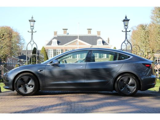 Tesla Model 3 RWD PLUS 60kWh | PAMORAMA DAK | STOELVERWARMING | AUTOPILOT | 18'' LMV | PRACHTIGE STAAT! ActivLease financial lease