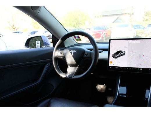 Tesla Model 3 RWD PLUS 60kWh | PAMORAMA DAK | STOELVERWARMING | AUTOPILOT | 18'' LMV | PRACHTIGE STAAT! ActivLease financial lease