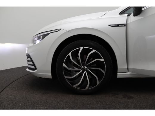 Volkswagen Golf 1.5 eTSI Style | Automaat | Full-Led | Panoramadak | Clima | Parkeersensoren | | Airconditioning ... ActivLease financial lease