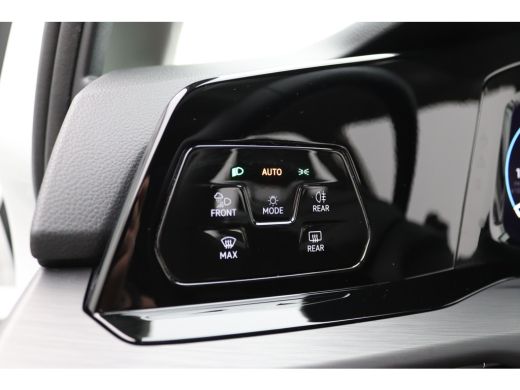 Volkswagen Golf 1.5 eTSI Style | Automaat | Full-Led | Panoramadak | Clima | Parkeersensoren | | Airconditioning ... ActivLease financial lease